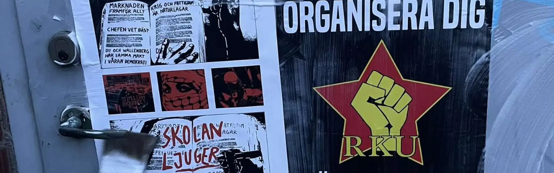 En affisch fr&aring;n skolkampanjen klistras upp