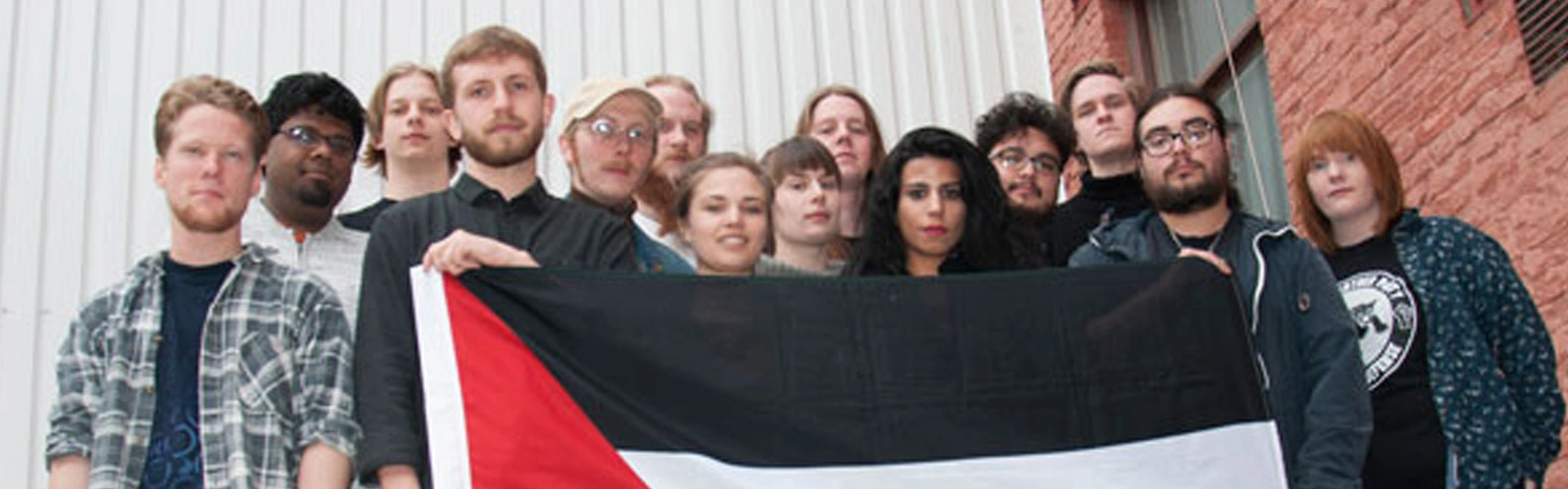 RKU:s centralstyrelse med Palestinaflagga