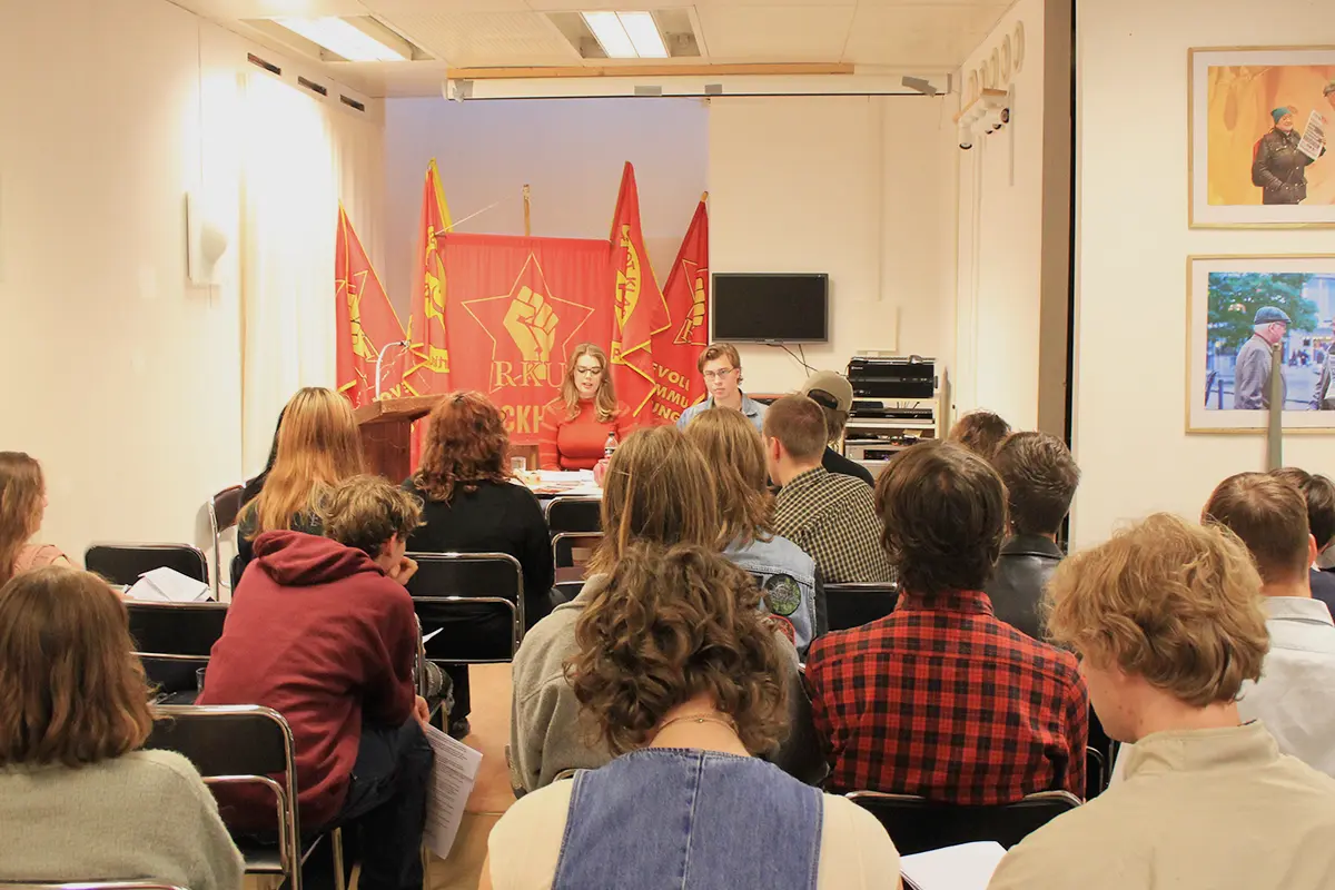 F&ouml;rhandlingar under &ouml;stra distriktets konferens ht -23