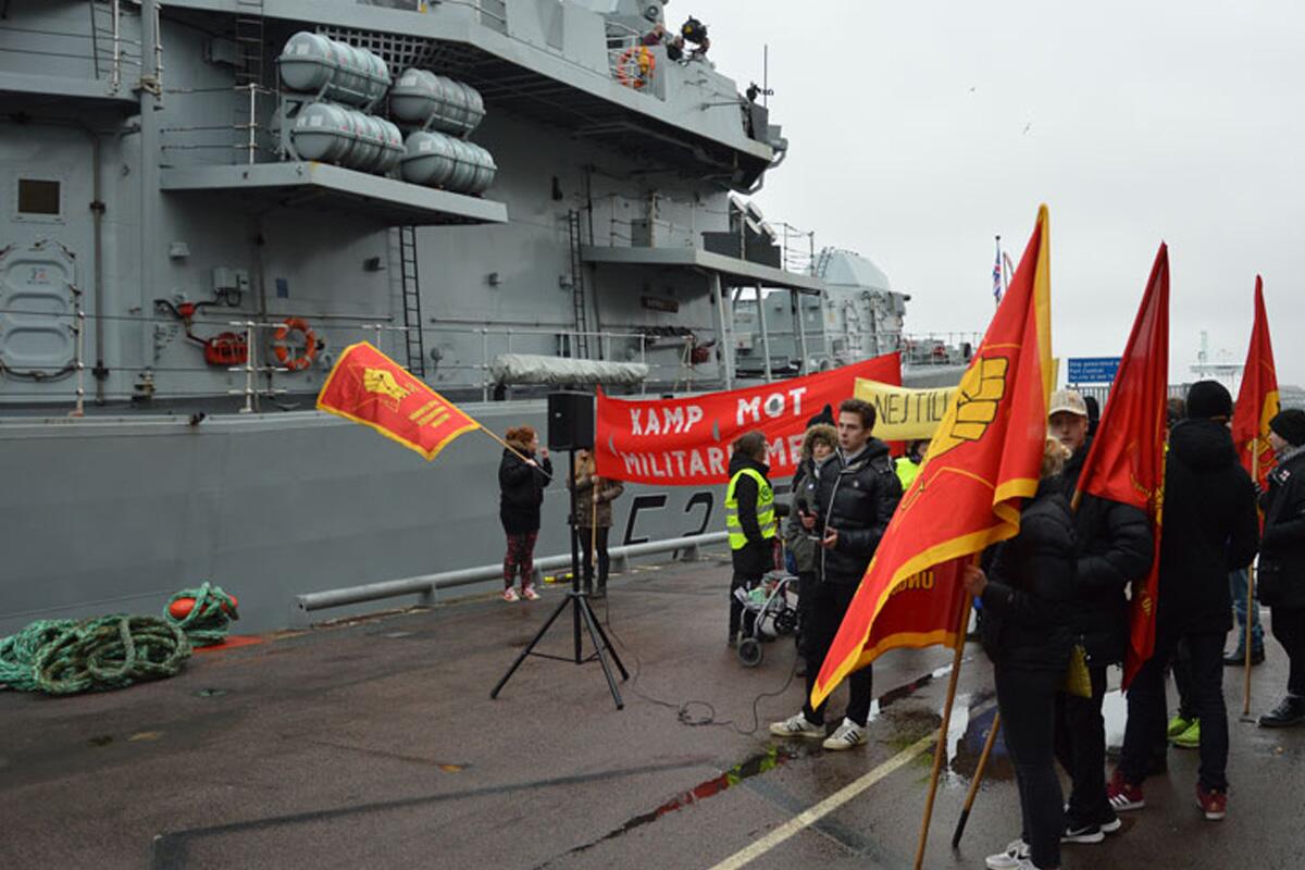 Protest vid militärfartyg