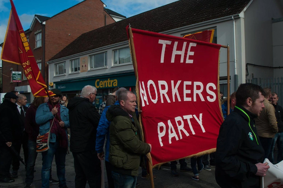 Workers party banderoll och brigaddeltagare