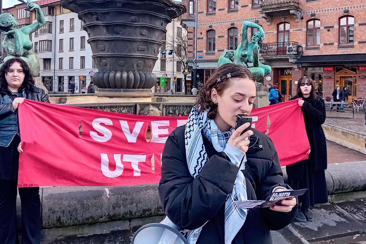 Medlemmar har torgm&ouml;te p&aring; kaderskolan