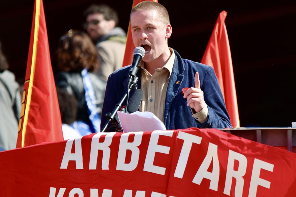 RKU:s ordförande Sakarias Bergsén talar på första maj i Stockholm