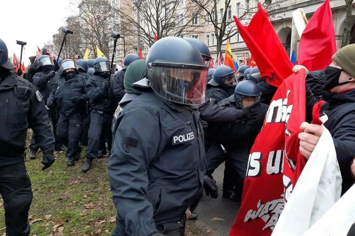 LL-demo blir attackerade