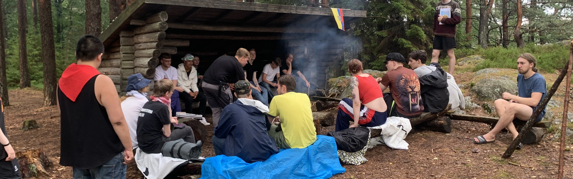 Deltagare p&aring; RKU:s sommarl&auml;ger lyssnar p&aring; ett f&ouml;redrag om Ecuador.