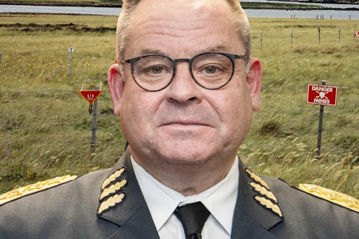 ÖB framför ett minfält